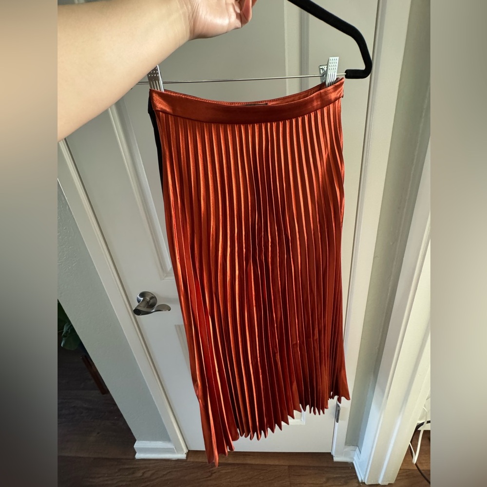 New! LULUS Fashionable Babe Rust Brown Satin Pleated Midi Skirt XS
